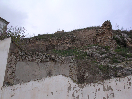 Restos de la muralla y torre de la villa de Castalla (¿siglo XIV?)